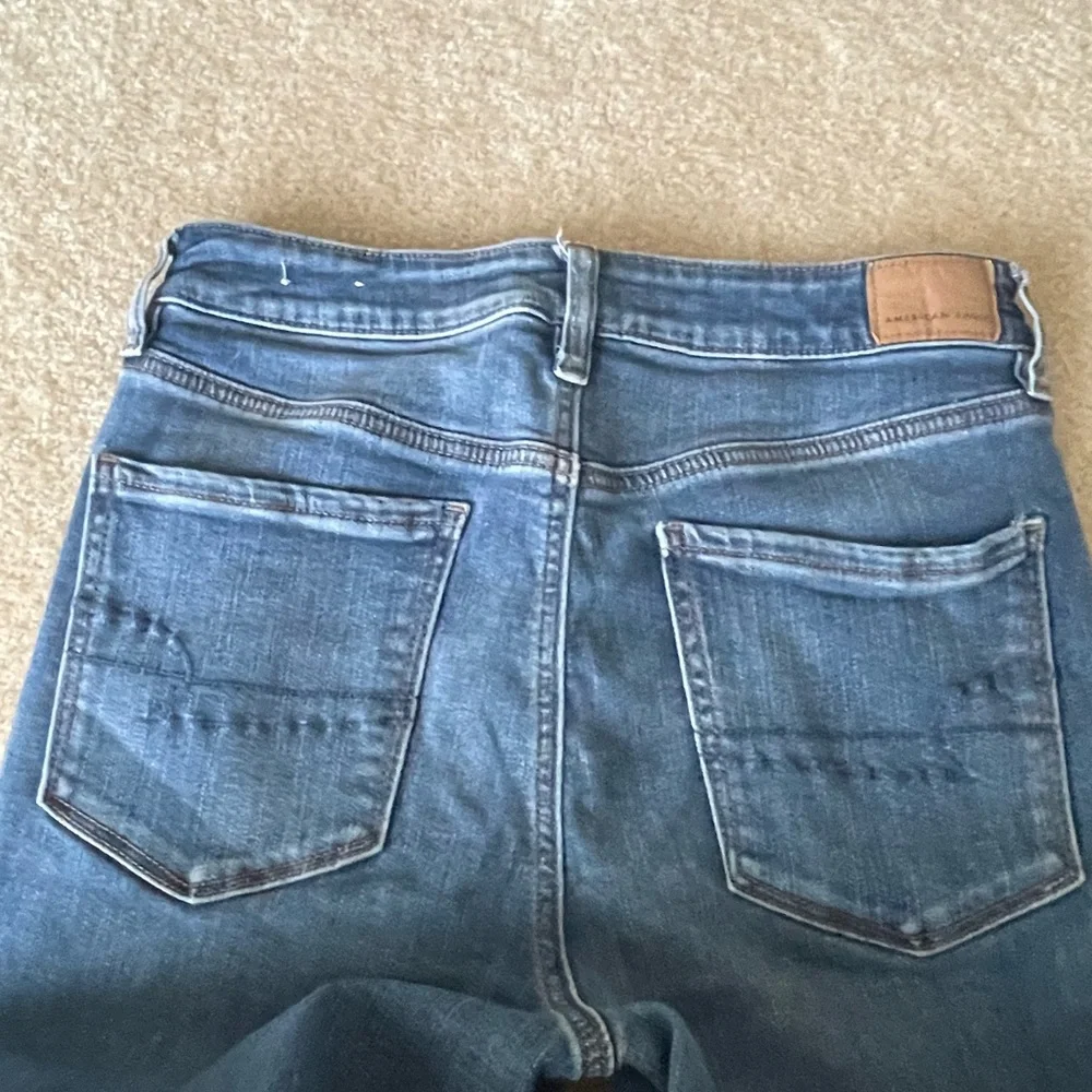 American‎ Eagle High Rise Jegging. Distressed. Women size 12